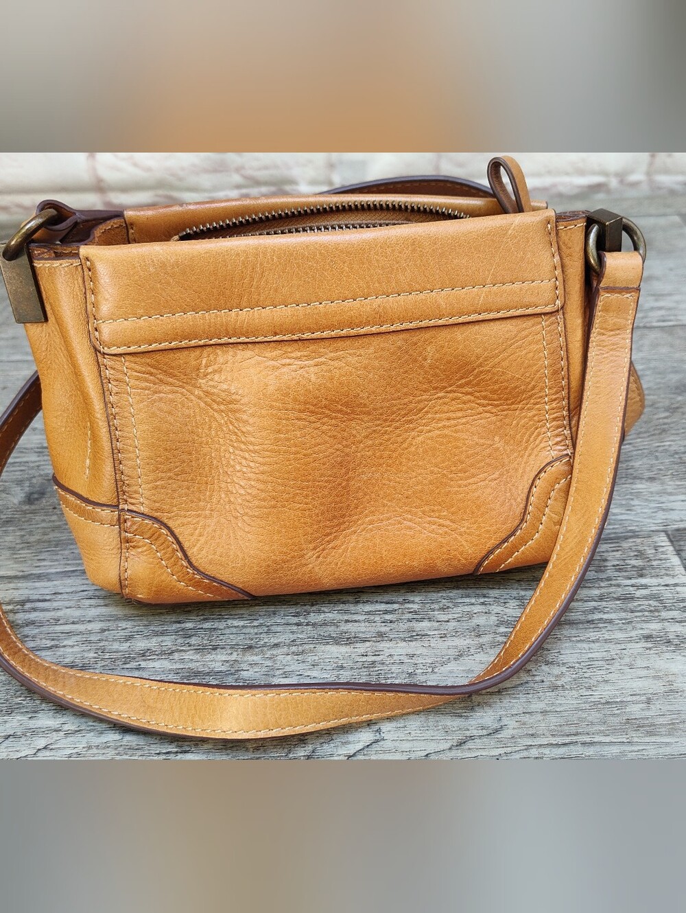 FRYE Charlie Small Leather Crossbody Bag – Cognac / Tan